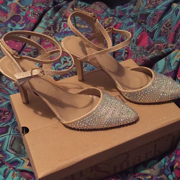 Never wore had them for 2 years just tired them on - Picture 3 of 5